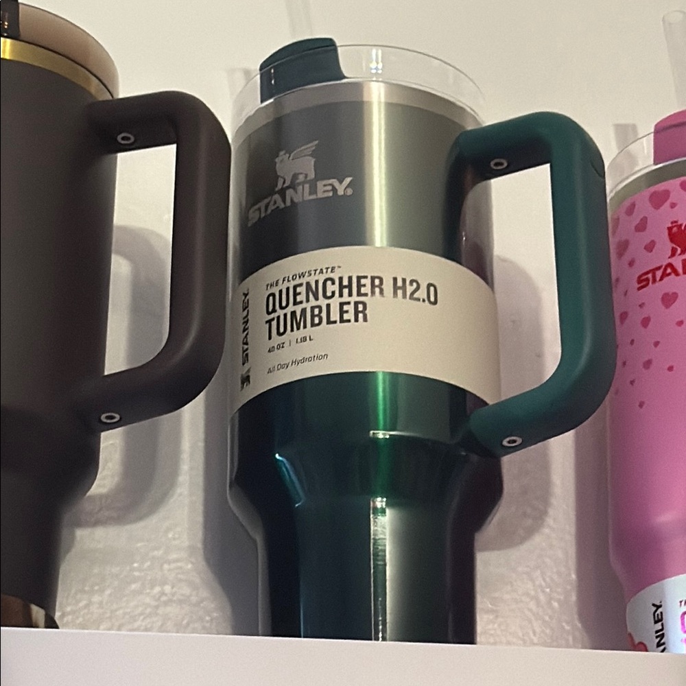 Authentic 40oz Stanley Quencher H2.0 Tumbler - Green Gradient  new with tag
